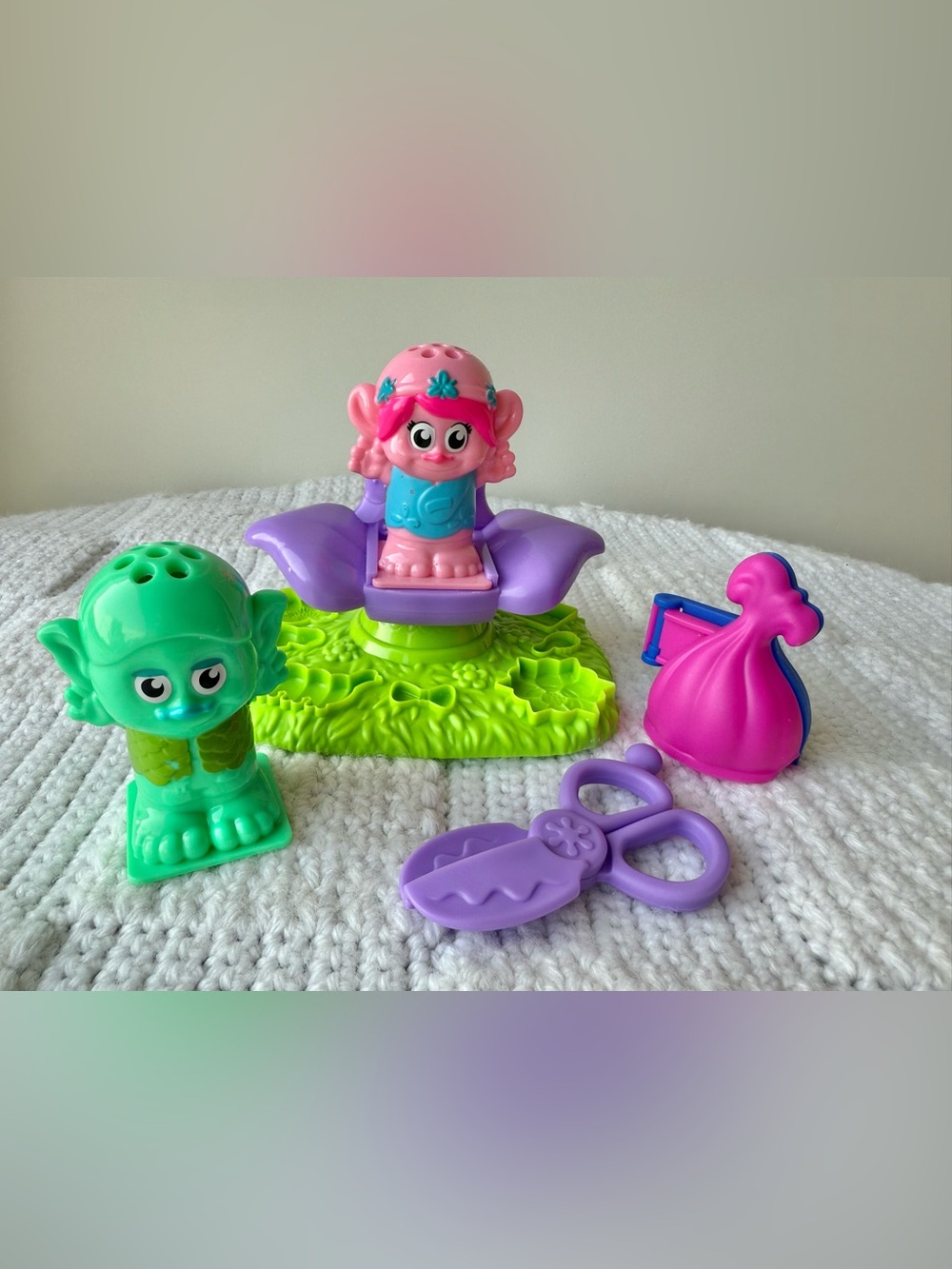 Play-Doh Trolls Press 'n Style Salon Model Kit